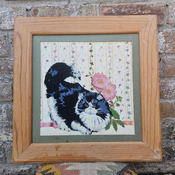 Vintage Hand Embroidered Linen Cat Picture Framed - Picture 1 of 3